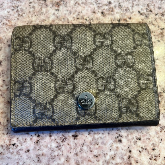 Gucci Supreme Monogram Cardholder - Picture 3 of 8